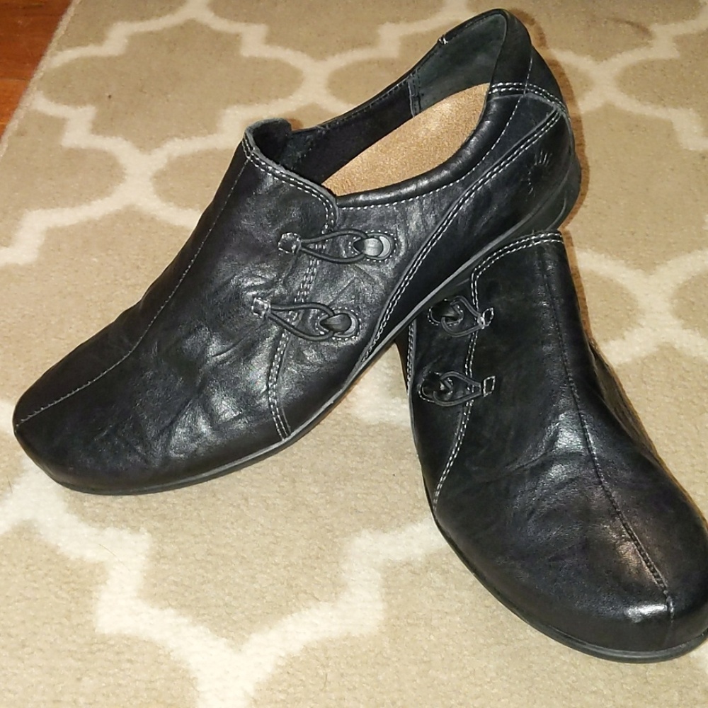 Red Willow Black Shoes